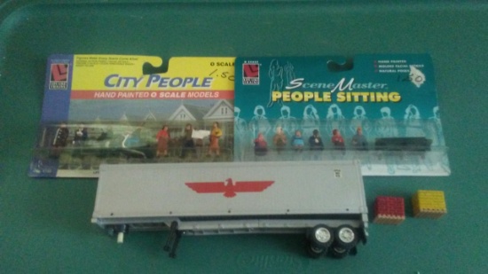 Accessory Lot; 2 pkg. Figures and Semi Trailer w/ Pallets