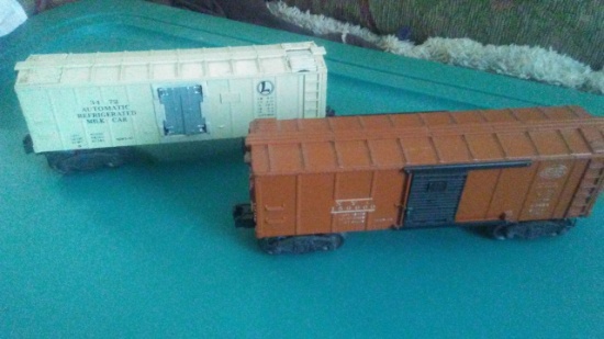 Lionel  Auto Fridge Car w/ Figure and NY Central Boxcar w/ Figure