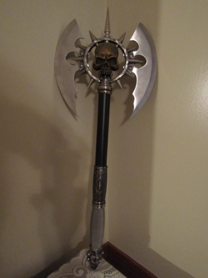 Fantasy Axe with Wall Mount in Box