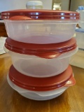 Set of 3 Rubbermaid Bowls with Lids