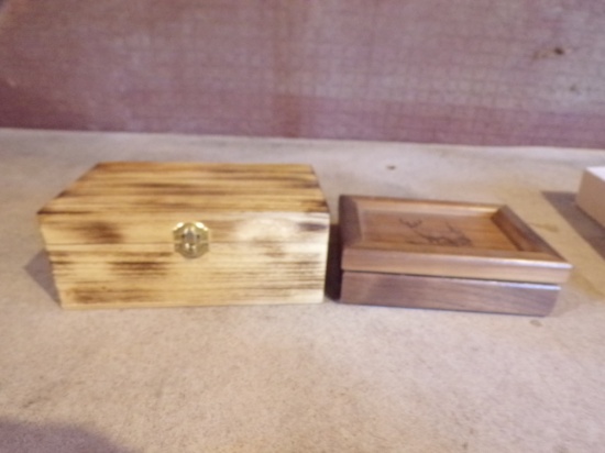 lot of 2 wooden boxes