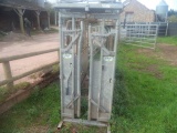 IAE Cattle Yoke Gate c/w super scoop head lift