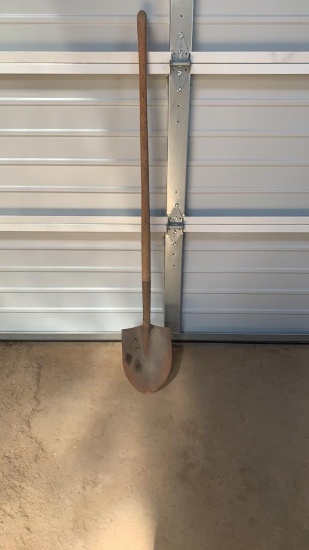 Long handle shovel