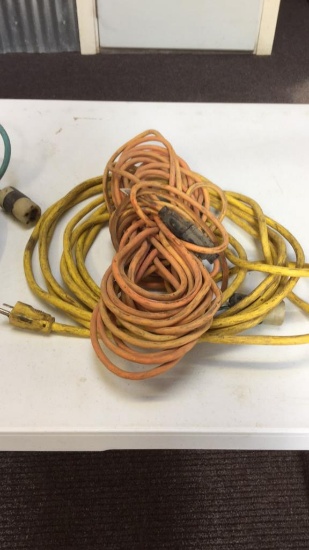 Lot of 2 extension cords