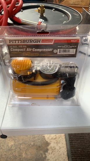 Pittsburgh Automotive 12 v 250 psi compact air