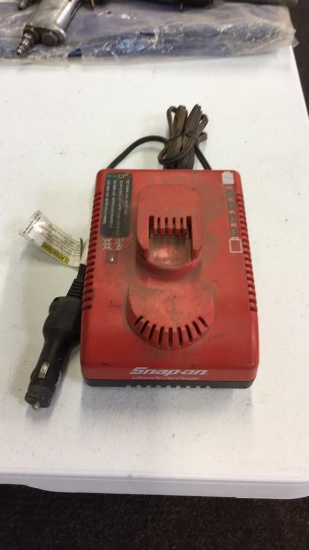 Snap-On 12v battery charger
