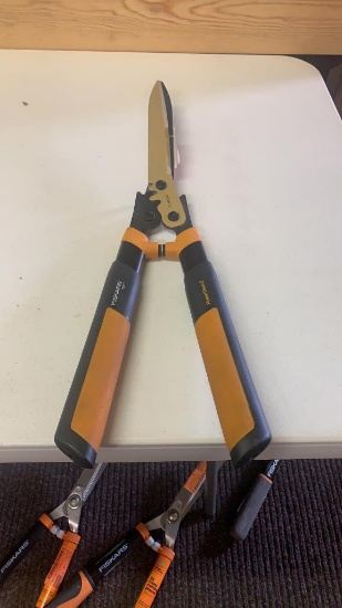 Fiskars 9” PowerGear hedge shear