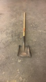 Flat shovel