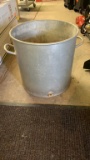 Huge aluminum pot w/drain plug