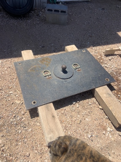 Hitch plate for gooseneck