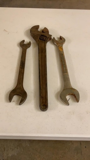 Adjustable wrench & 2 open end wrenches