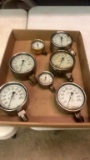 Lot of pressure gauges