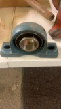 1 pillow block bearing