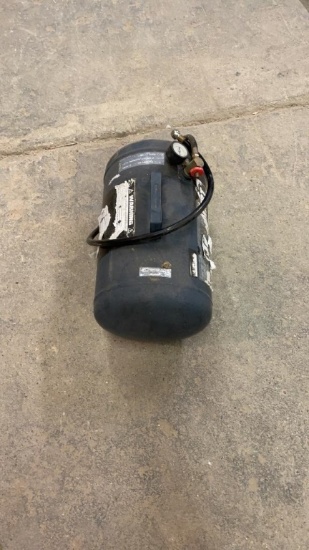 Portable air tank