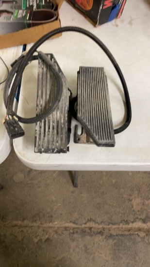 Mack throttle pedals