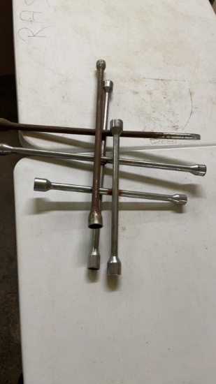 Lot of 4-way wrenches