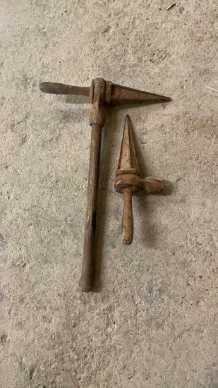 Pair of pipe reamers