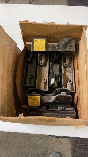 Box of Buss 1B0027 fuse blocks