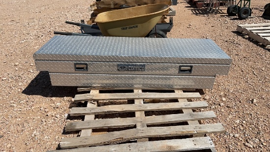 Aluminum truck toolbox