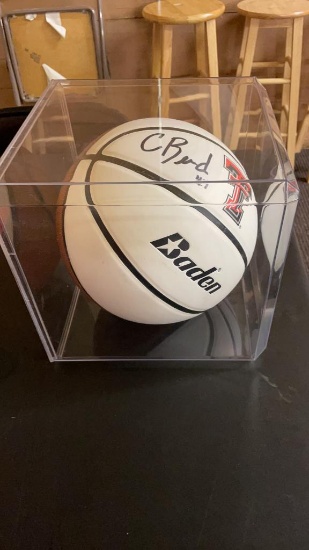 Chris Beard signed Texas Tech basketball