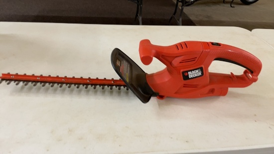 Black & Decker 17” electric hedge trimmer