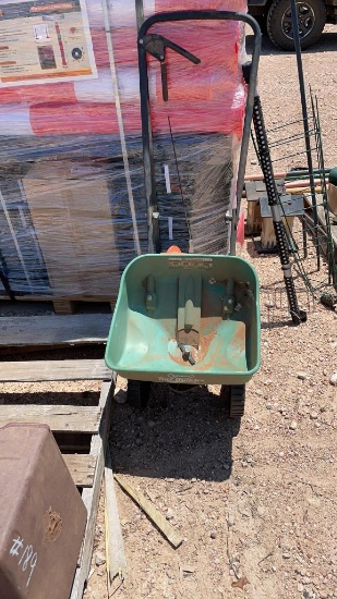 Fertilizer spreader