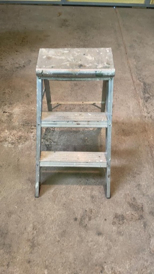2 step aluminum ladder