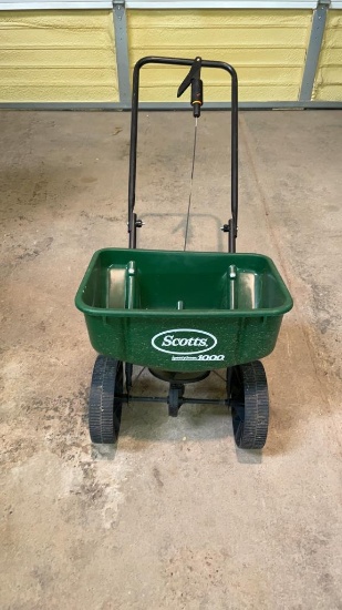 Fertilizer spreader