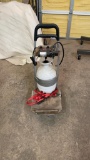 Pump sprayer w/electric pump