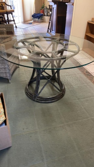 Wicker base table w/glass top