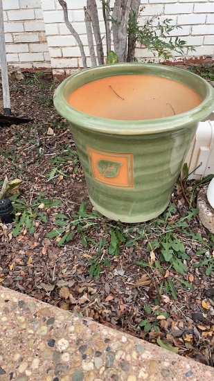 Ceramic pot