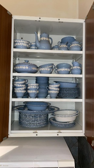 Blue/white Wedgwood dishes