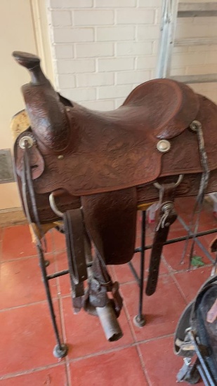 Ryon 14" saddle by George Murray w/stand