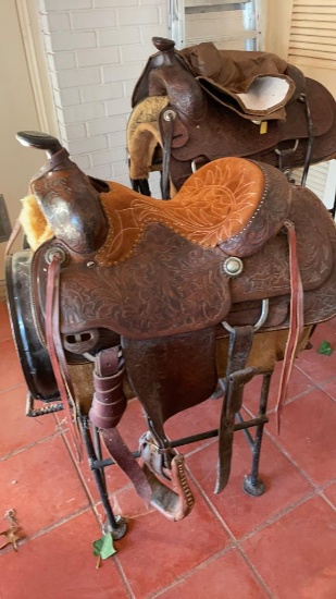Ryon 13" saddle w/stand