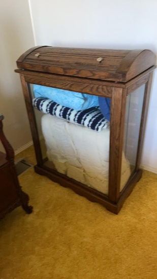 Wooden quilt storage cabinet w/ bedding