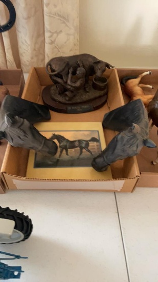 Lot of bronze sculpture & horse decor