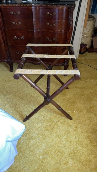 Luggage stand