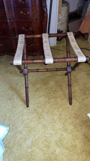 Luggage stand