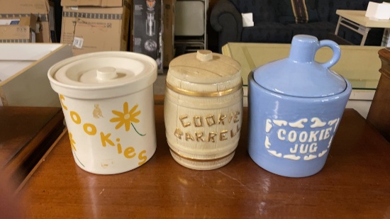 Lot of 3 cookie jars