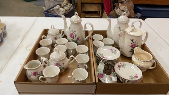 2 boxes of tea sets