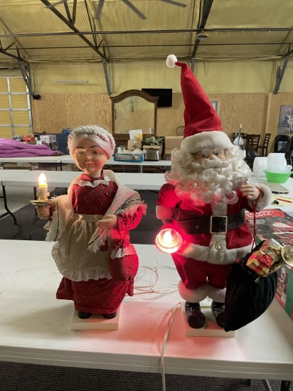 Illuminated animated Santa & Mrs. Claus