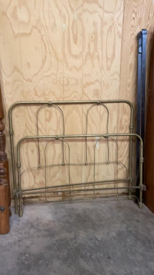 Full size brass bed w/rails