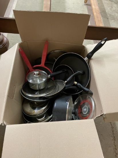 Box of pots, pans & lids