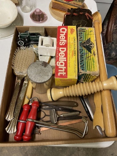 Box of vintage items