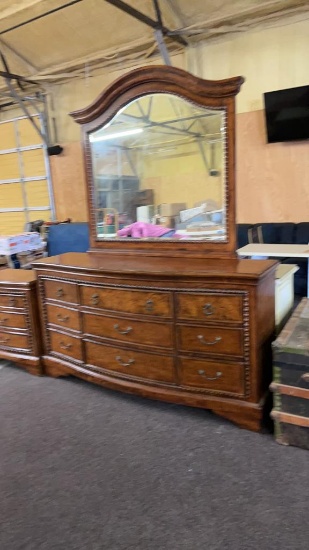 Dresser w/mirror