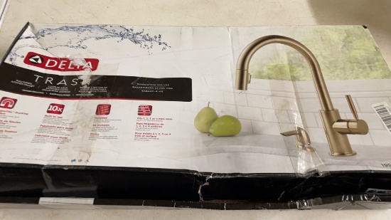 Delta pull down kitchen faucet