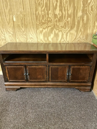 Entertainment center