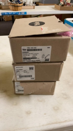 Lot of 3 Yale lever lock sets