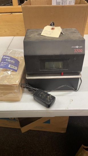 Pyramid 3700 time clock w/time cards