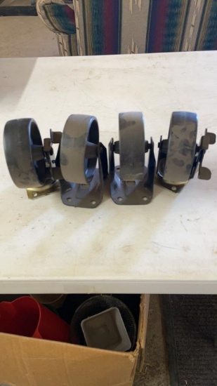 Set of 4 casters